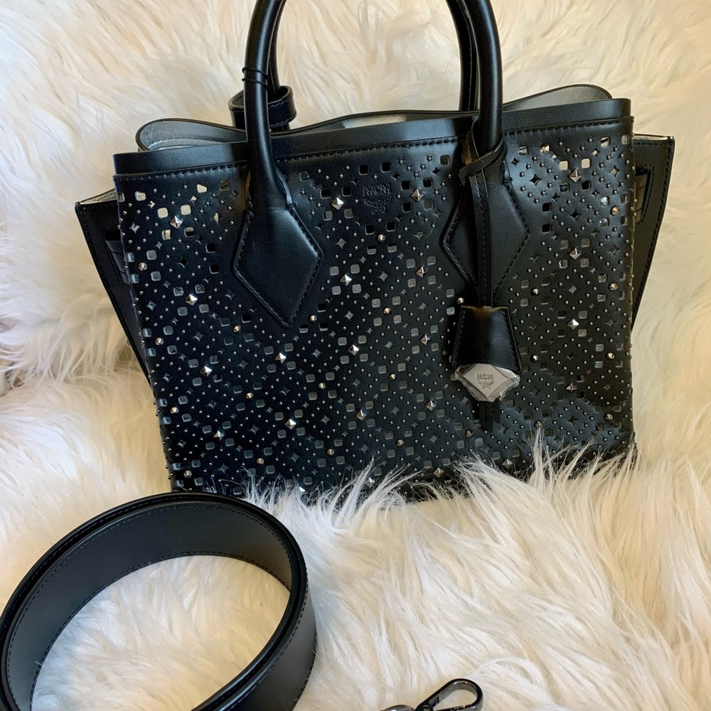 Perforated Milla Large Size - Picture 2 of 12